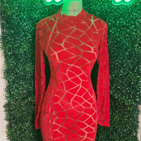 Dresses & Skirts - Elegant Red Giraffe Print Dress